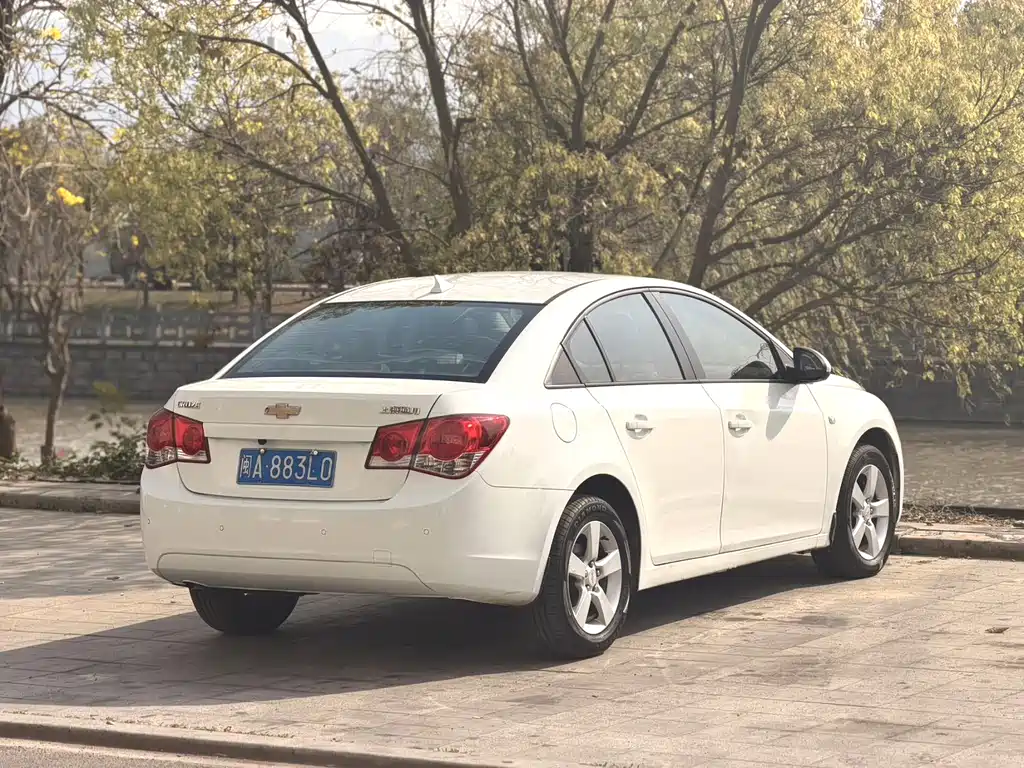 Cruze 1.8 L SE AT