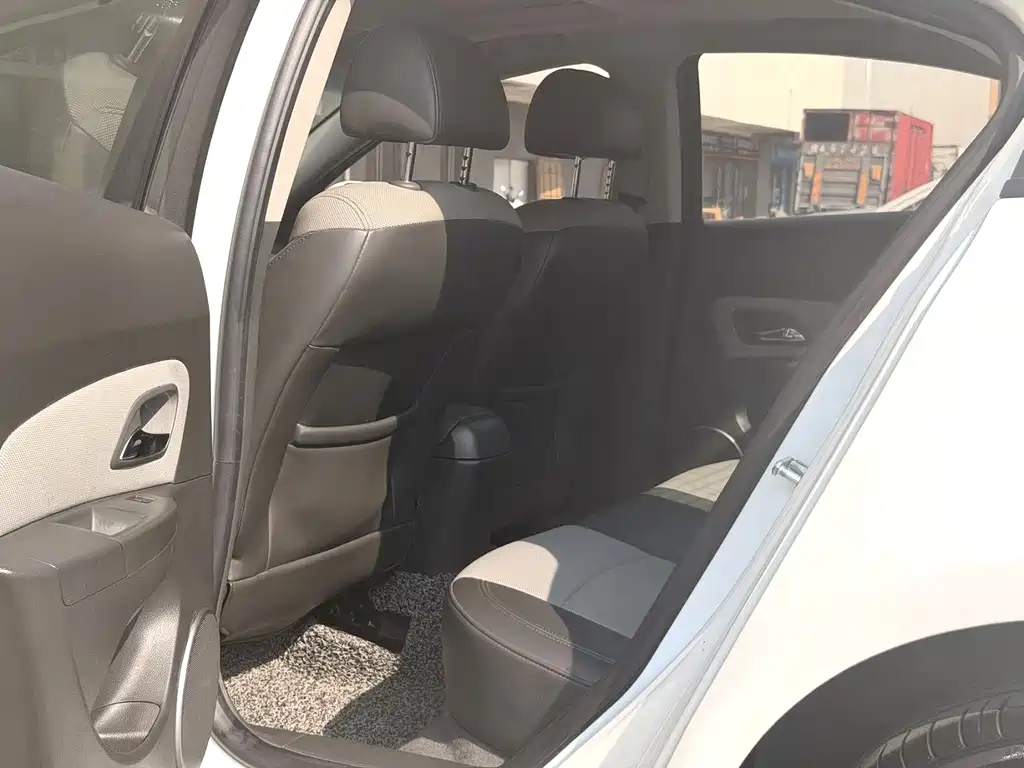 Cruze 1.8 L SE AT
