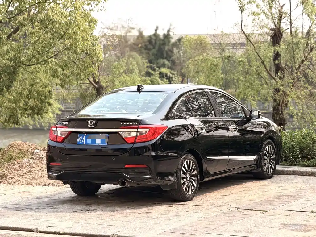 Crider 1.8 L Auto Luxury