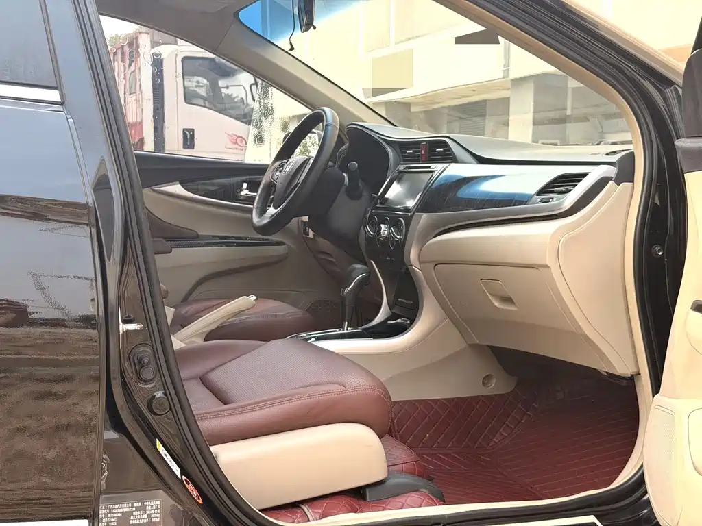 Crider 1.8 L Auto Luxury