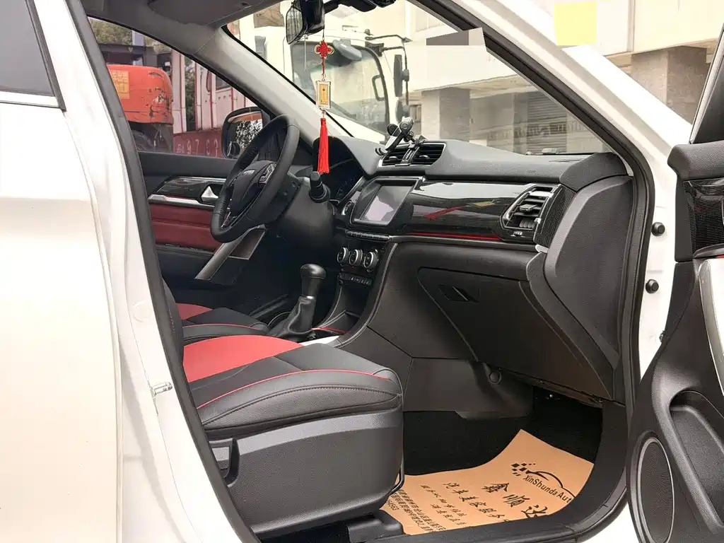 Haval H2 哈弗H2 2017款 蓝标 1.5 T 自动两驱尊贵型