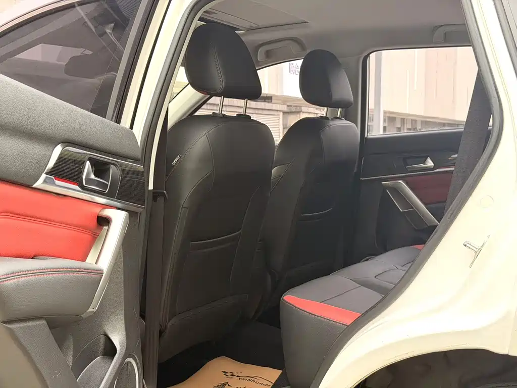 Haval H2 哈弗H2 2017款 蓝标 1.5 T 自动两驱尊贵型