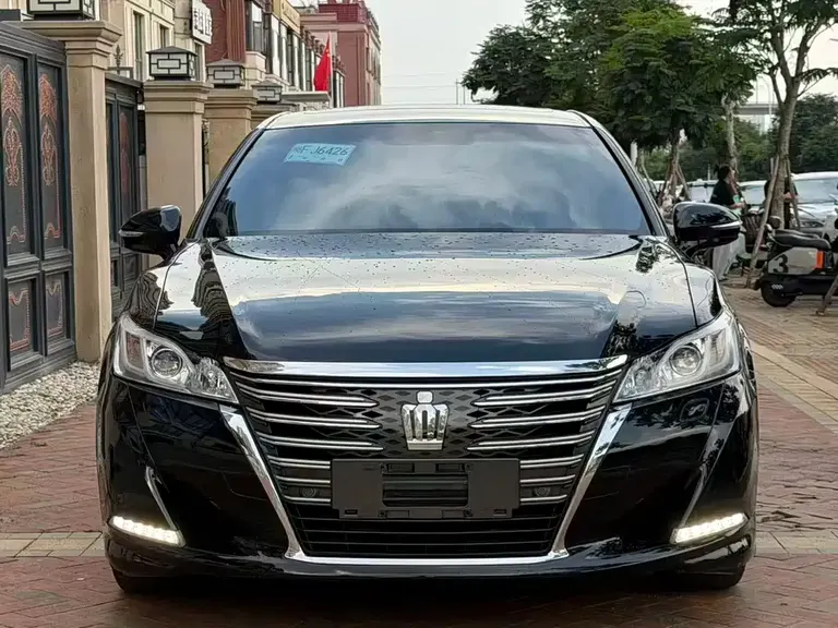 Toyota Crown 2.0 T Fashion