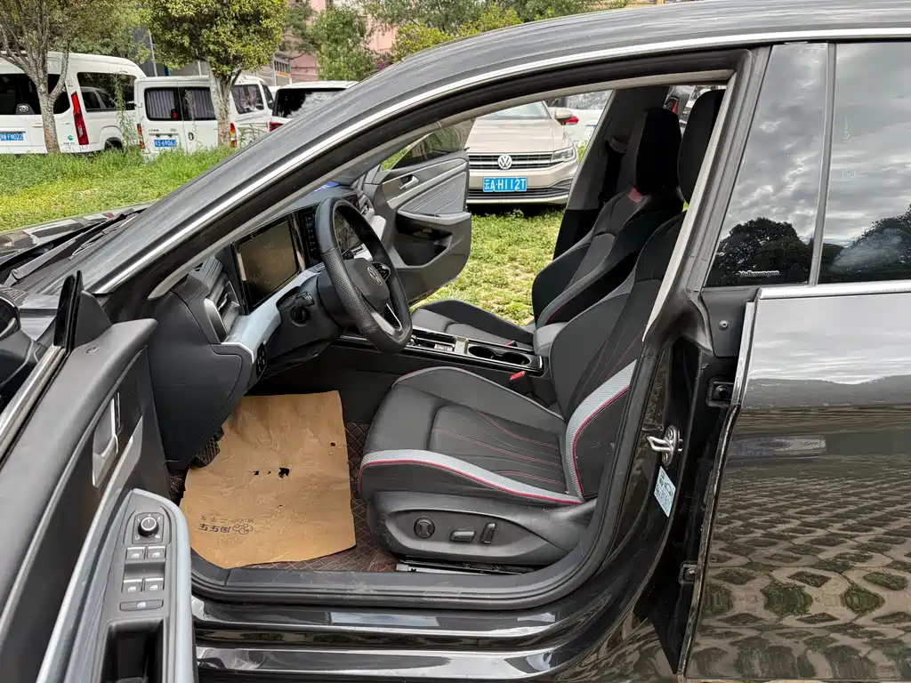 Lamando Lamando L 280 TSI DSG Spicy Cool