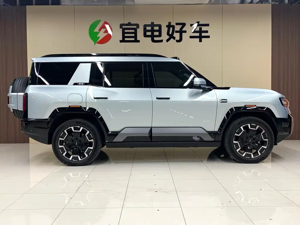 Leopard 8 Brave Flagship 7-seat