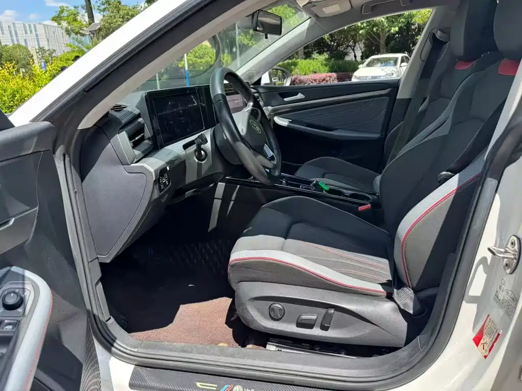 Lamando Lamando L 280 TSI DSG Spicy Cool