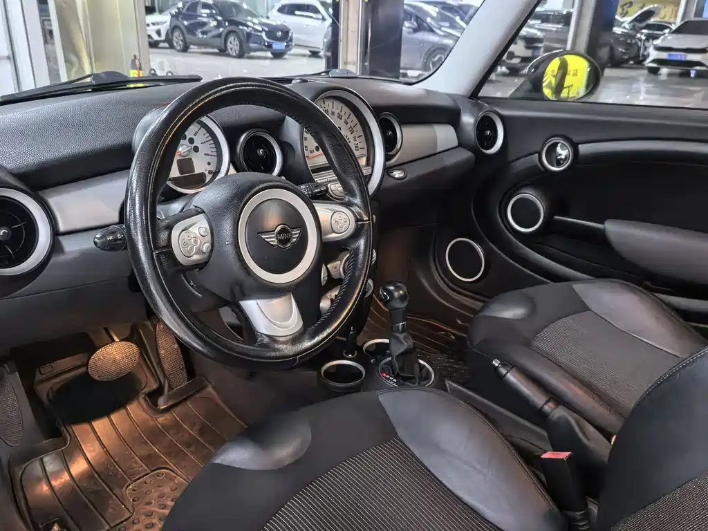 MINI CLUBMAN 1.6 L COOPER Cheer