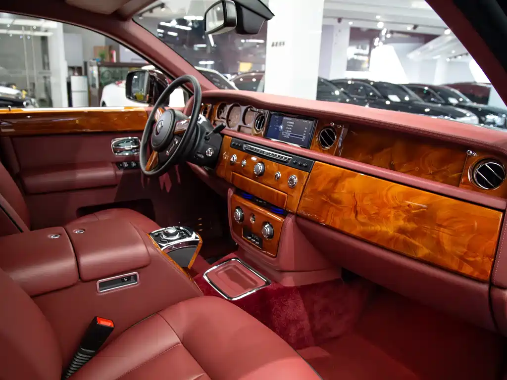 Phantom 6.7 L Extended EWB
