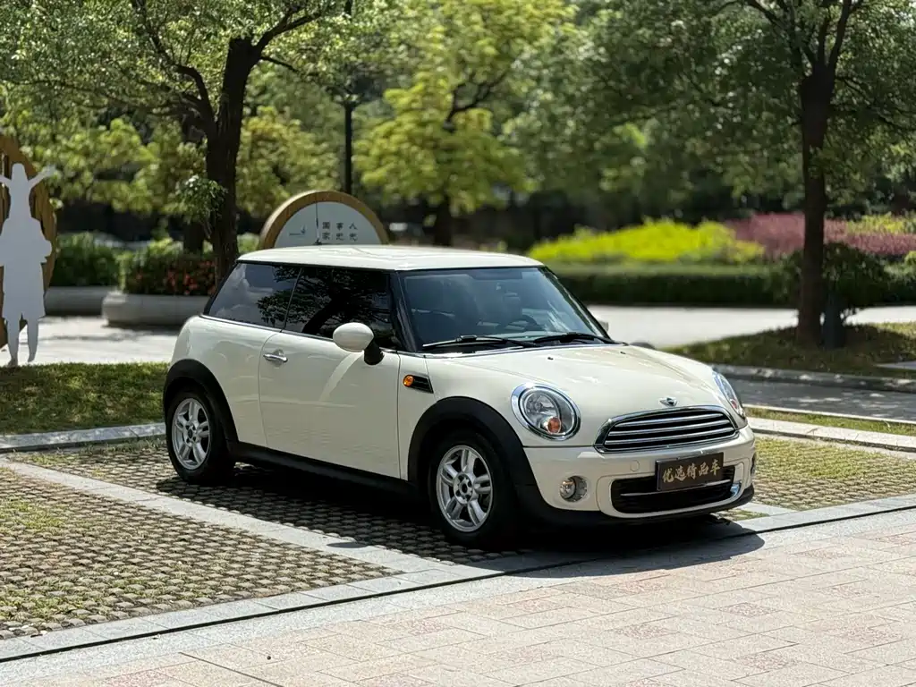 MINI 1.6 L ONE Limited 1 st Edition
