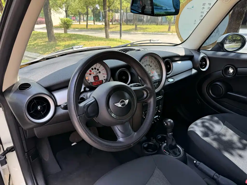 MINI 1.6 L ONE Limited 1 st Edition