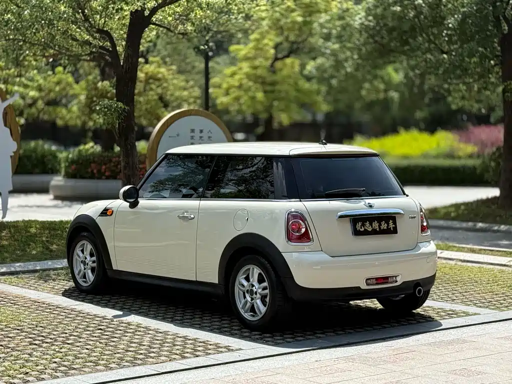 MINI 1.6 L ONE Limited 1 st Edition