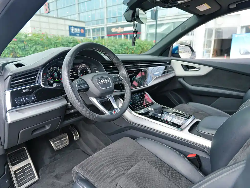Audi Q8 55 TFSI Select Dynamic