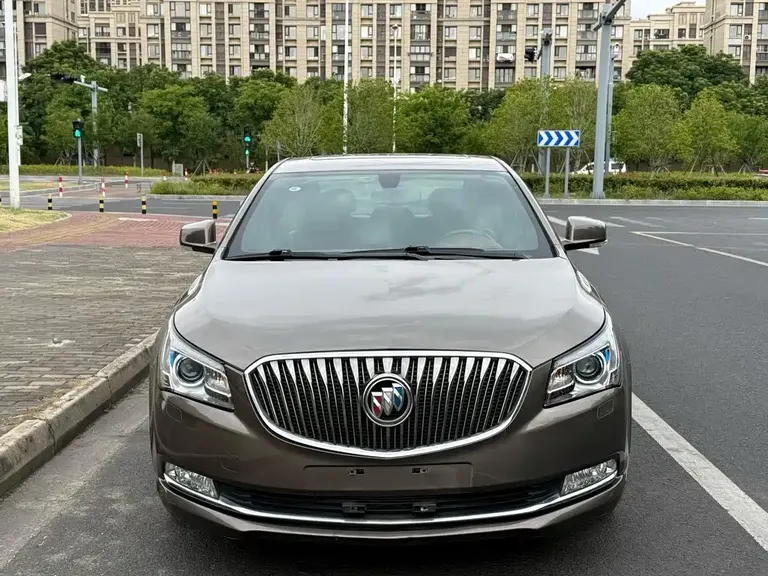Buick LaCrosse 2.4 L SIDI Elite Comfort