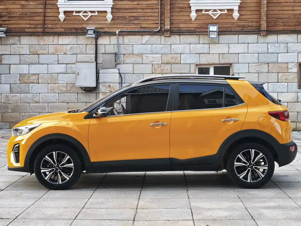 Stonic 1.4 L CVT Fun Enjoyment Sunroof