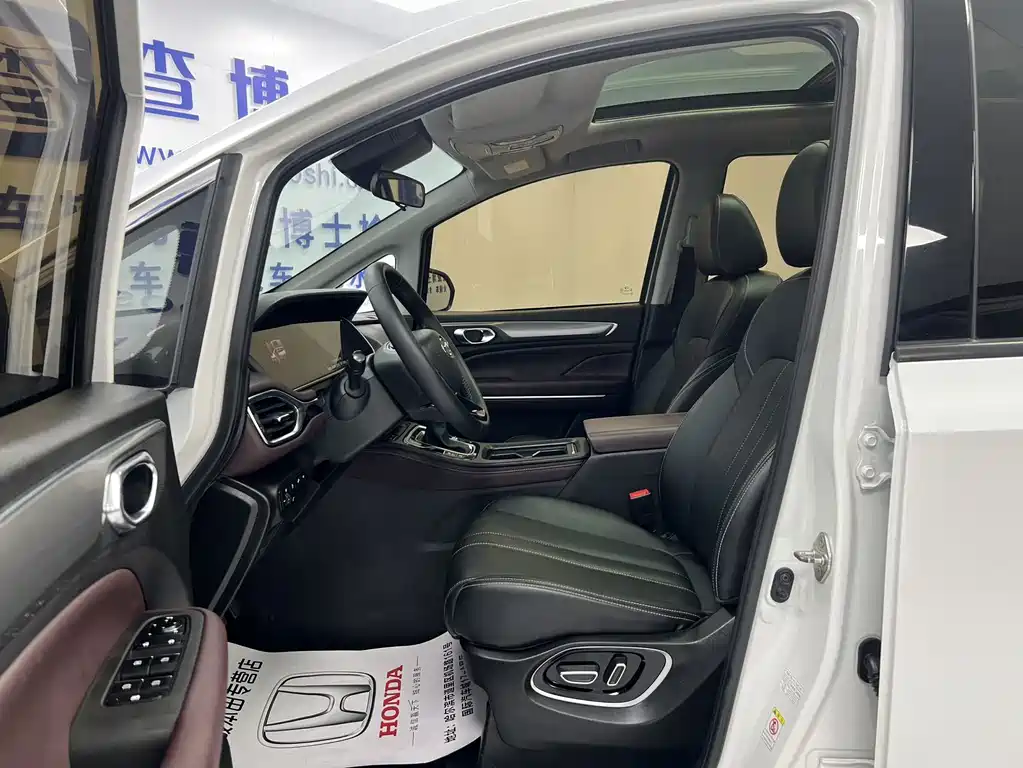 GAC Trumpchi M6 PRO 270 T Auto Premium