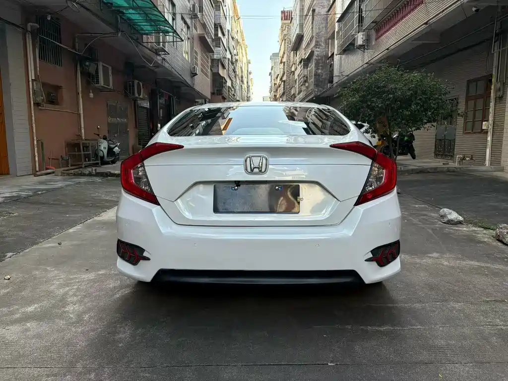 Civic 220 TURBO CVT Luxury