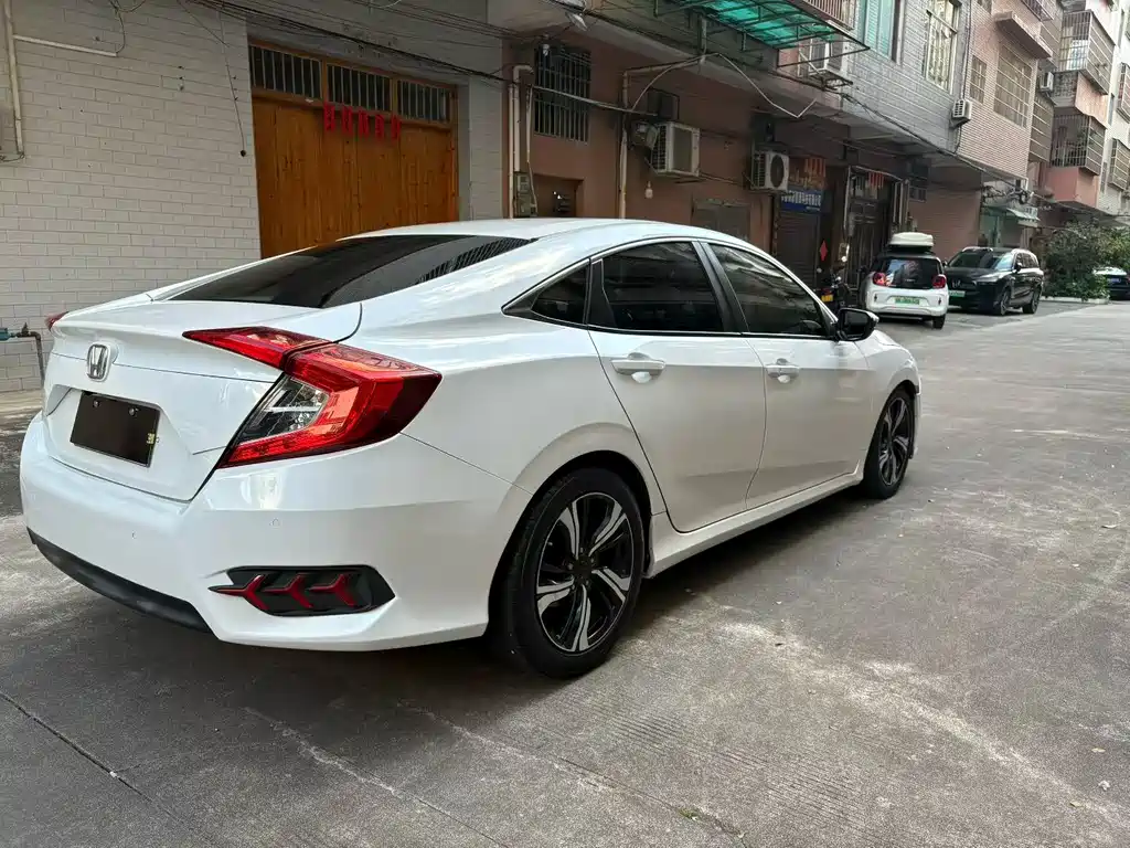 Civic 220 TURBO CVT Luxury