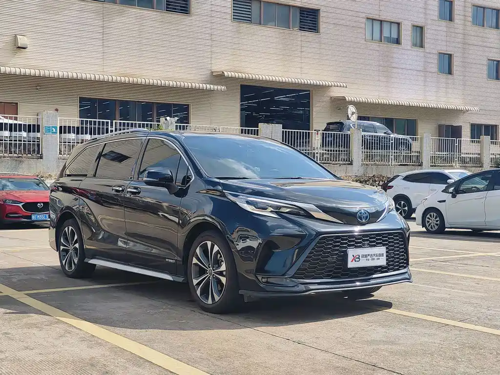 Granvia 2.5 L Hybrid Flagship VIP