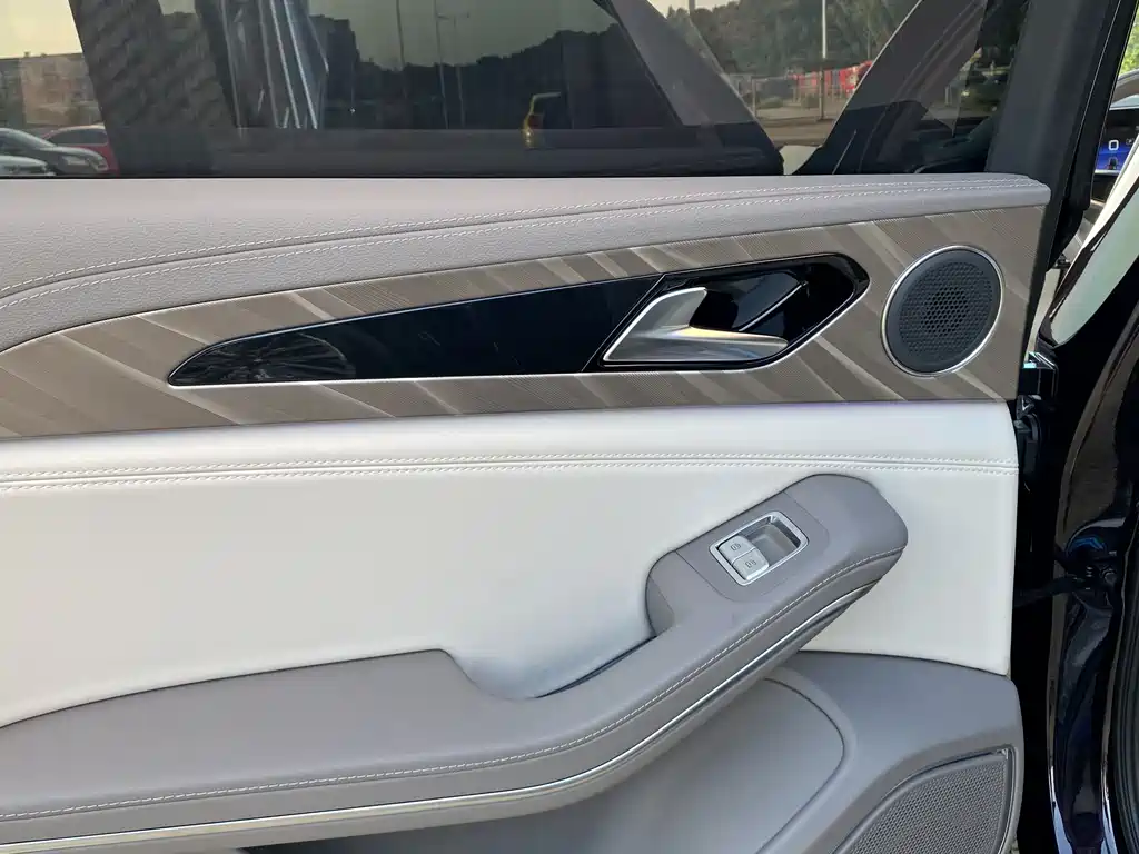 Hongqi H9 2.0 T Connected Flagship Enjoyment