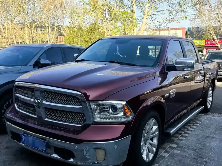 RAM Trucks 1500 5.7 L