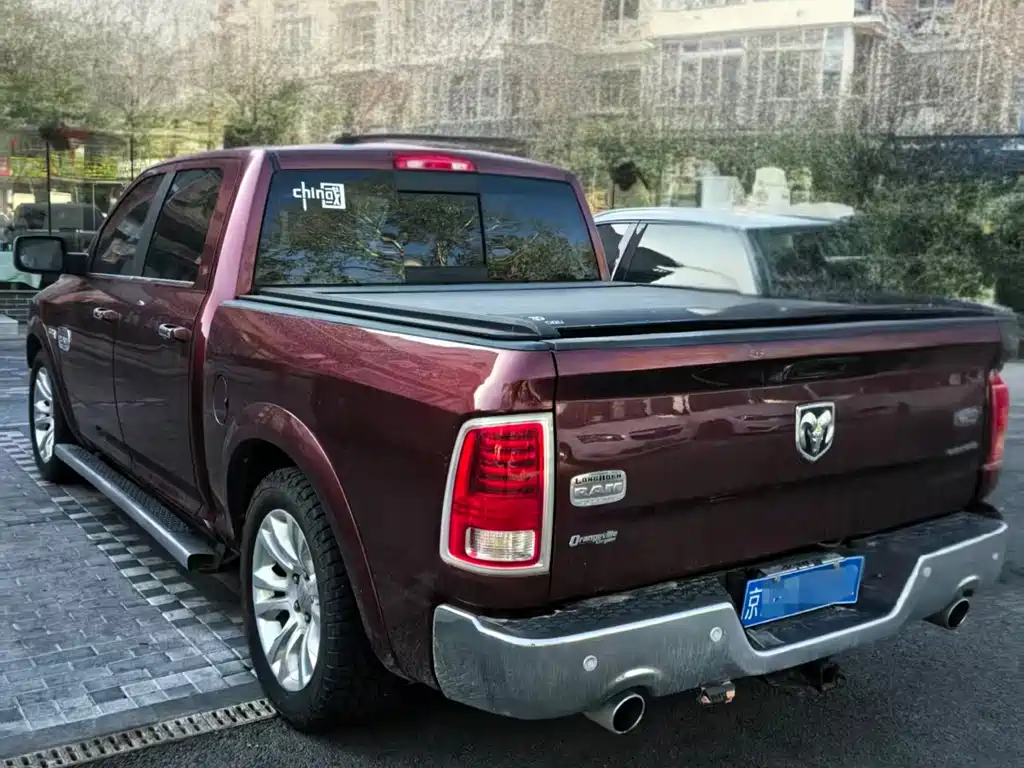 RAM Trucks 1500 5.7 L