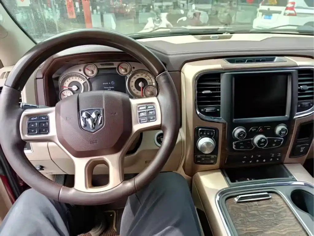 RAM Trucks 1500 5.7 L