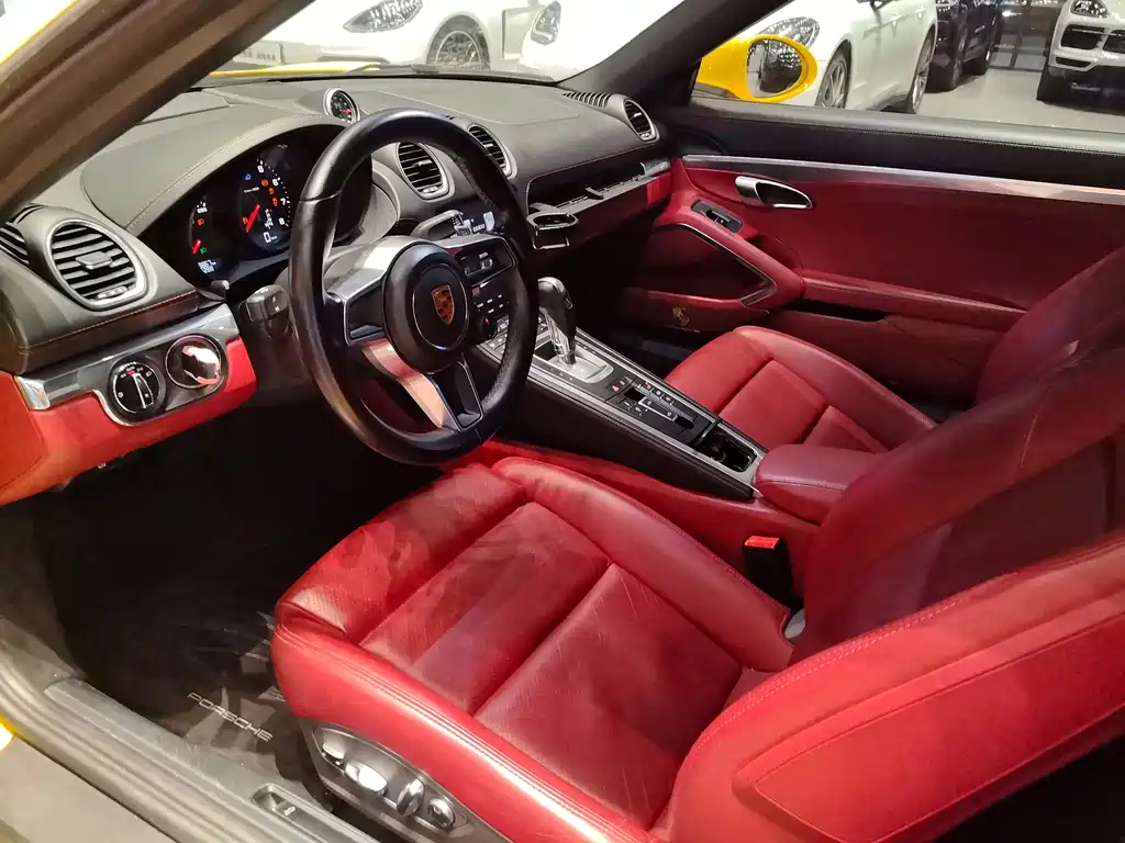Porsche 718 Boxster 2.0 T