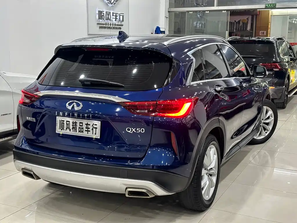 Infiniti QX50 2.0 T 2 WD Fashion