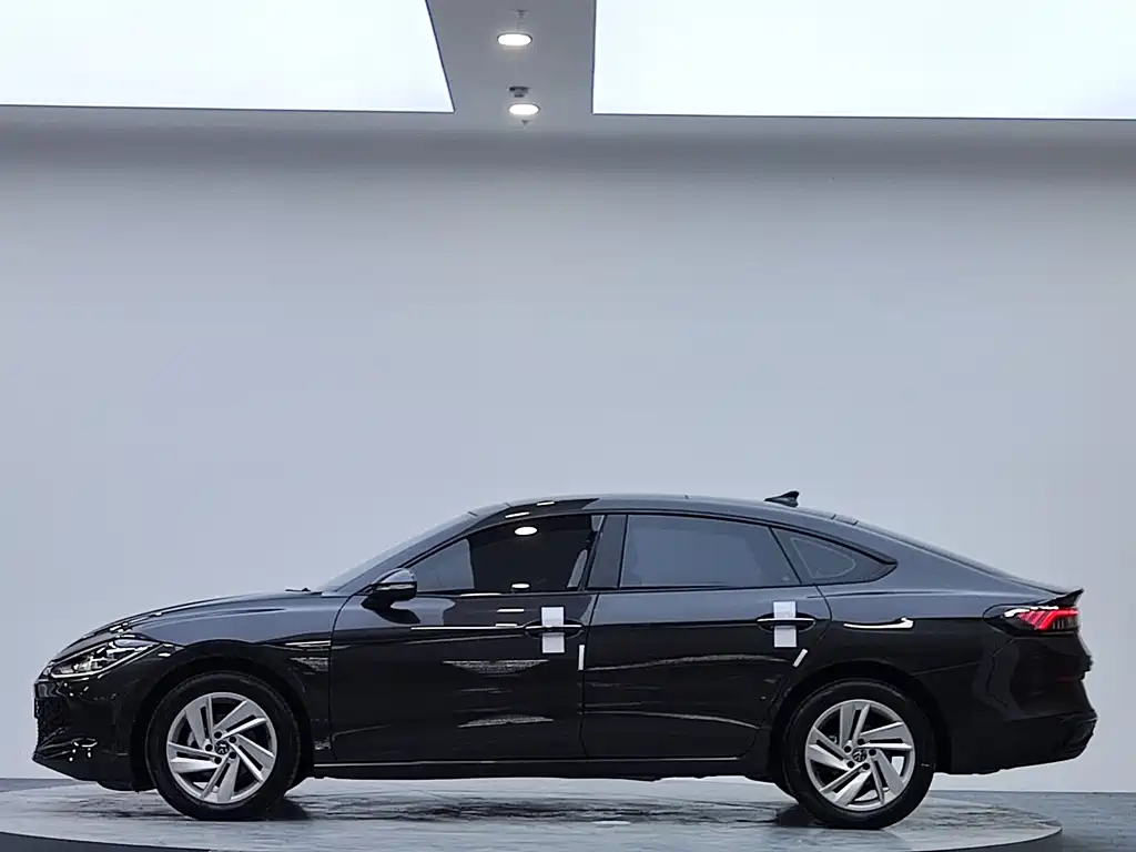 Lamando Lamando L 280 TSI DSG Dazzle Hot