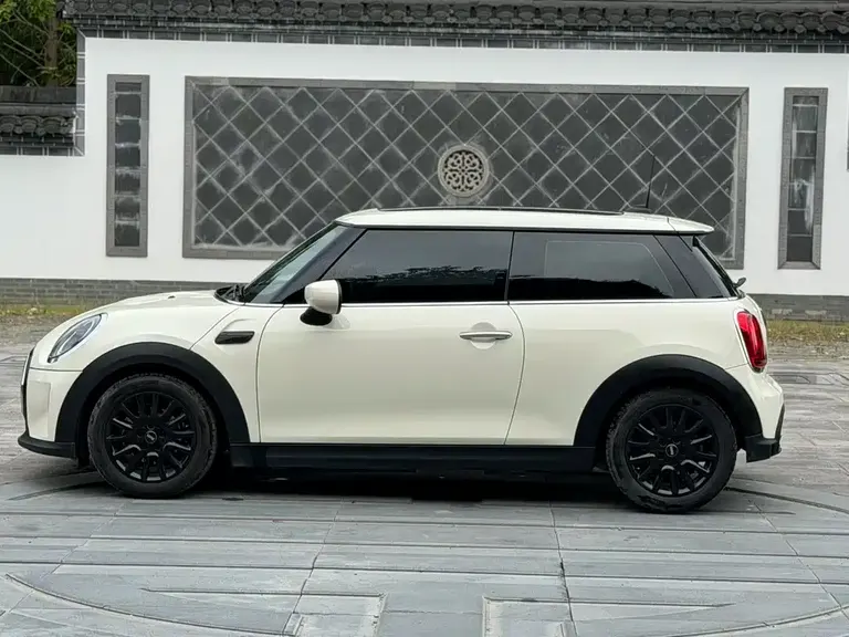MINI Facelift 1.5 T ONE