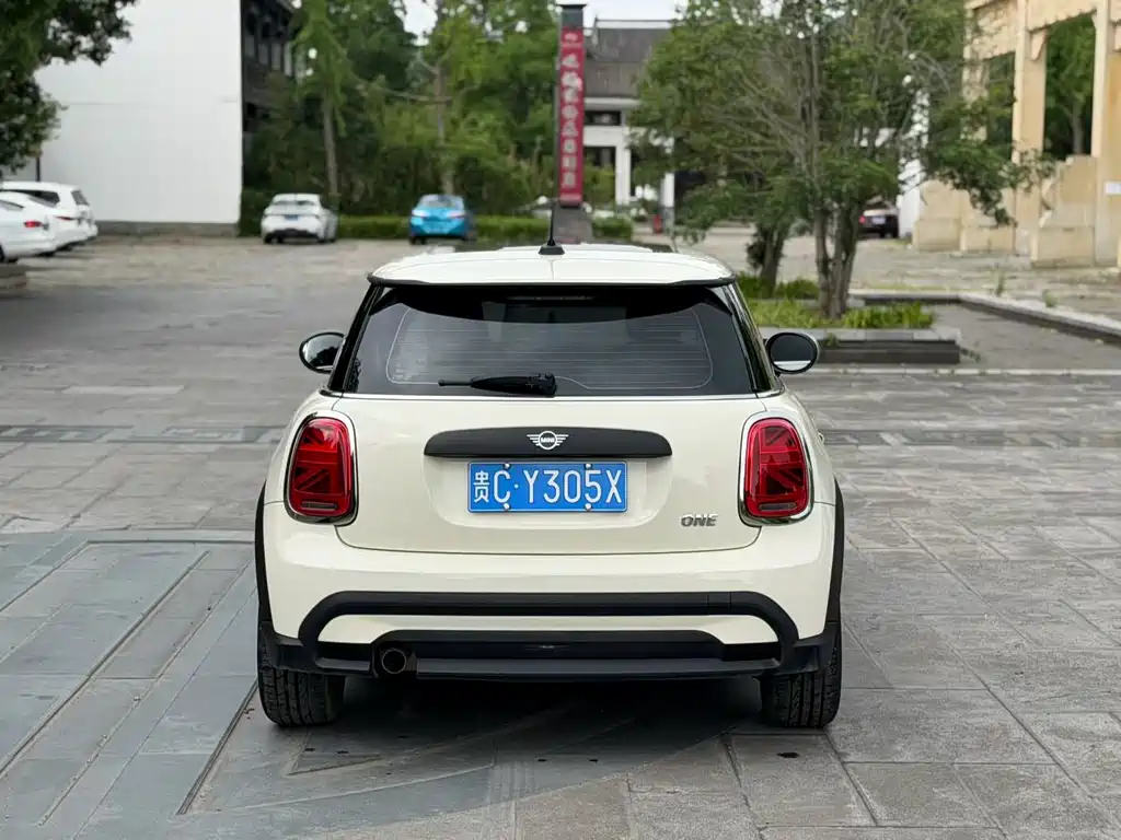 MINI Facelift 1.5 T ONE