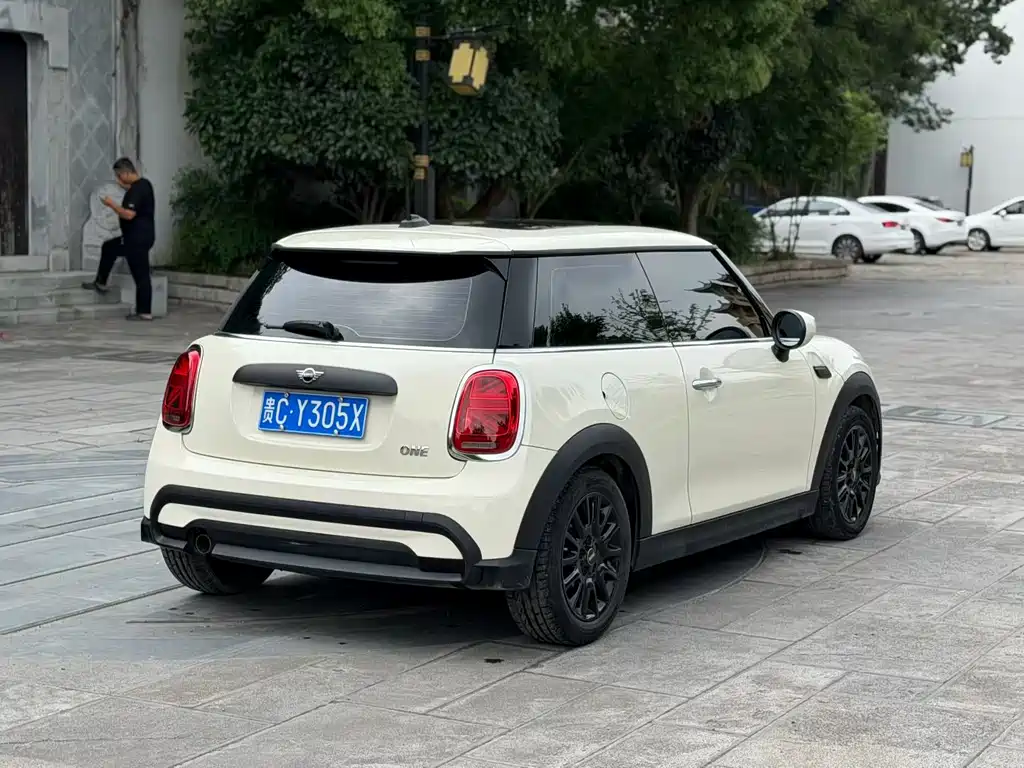 MINI Facelift 1.5 T ONE