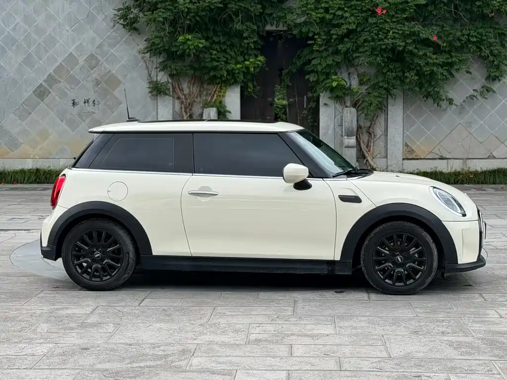 MINI Facelift 1.5 T ONE