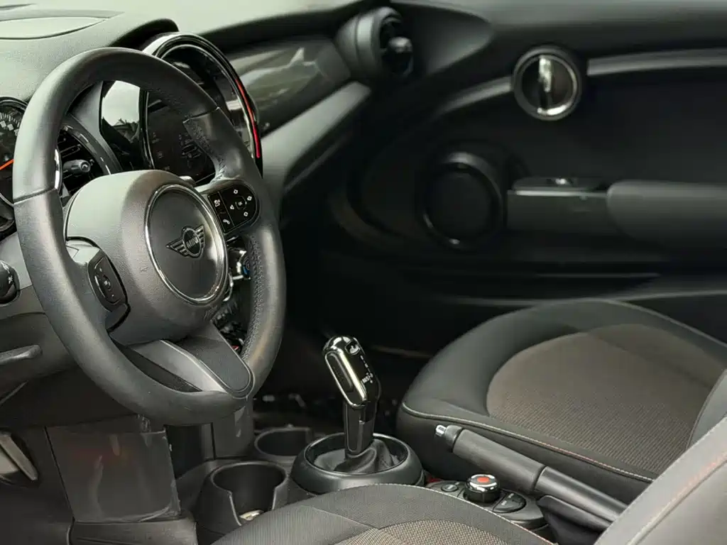 MINI Facelift 1.5 T ONE