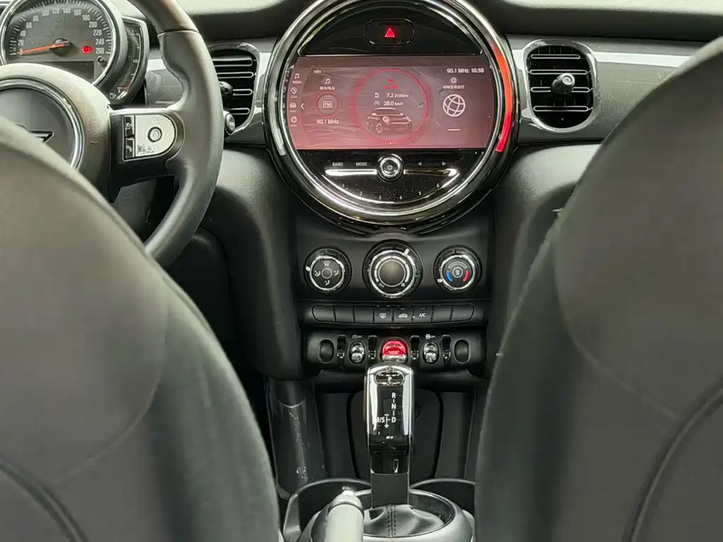 MINI Facelift 1.5 T ONE