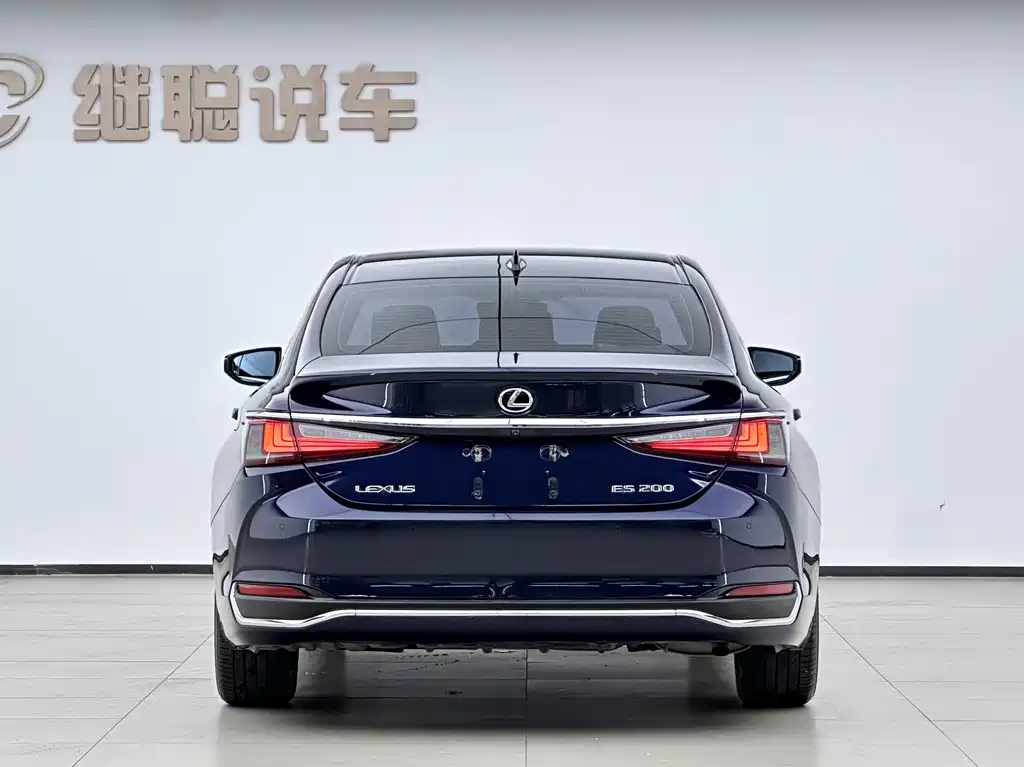 Lexus ES 200 Outstanding