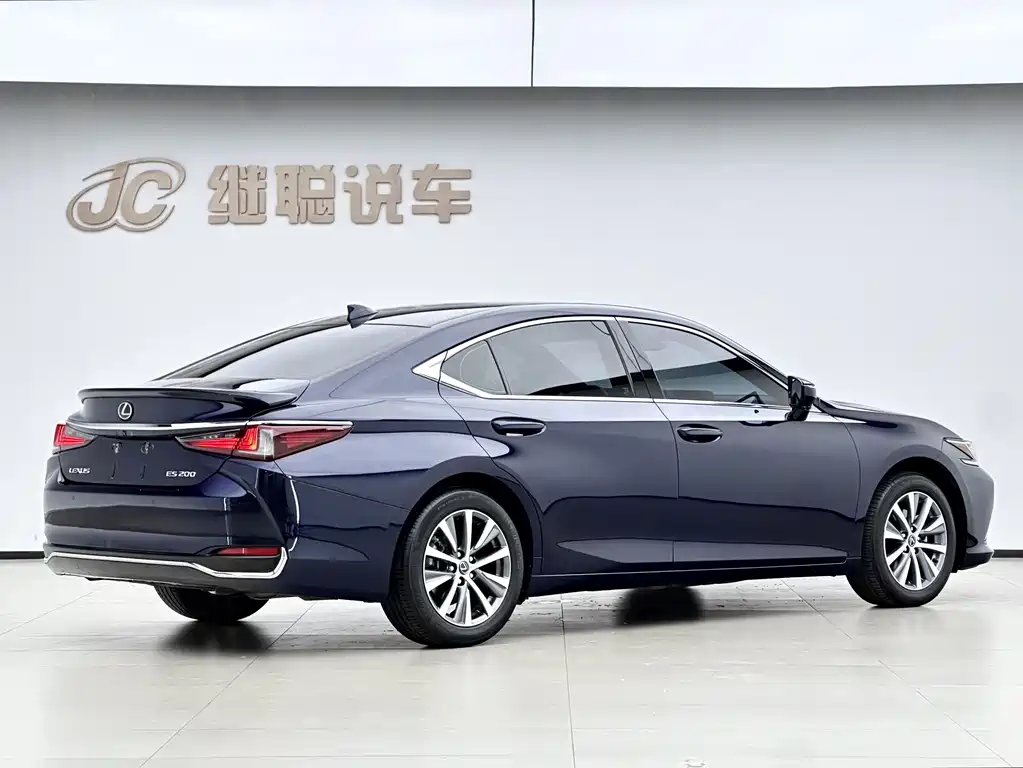Lexus ES 200 Outstanding