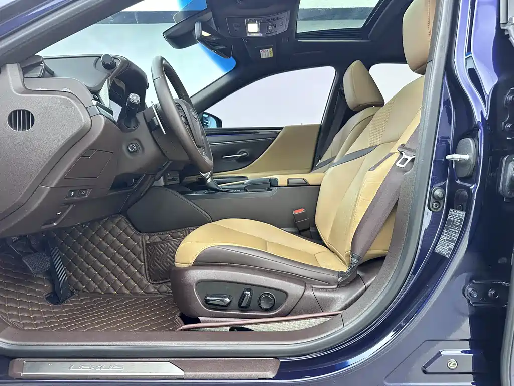 Lexus ES 200 Outstanding
