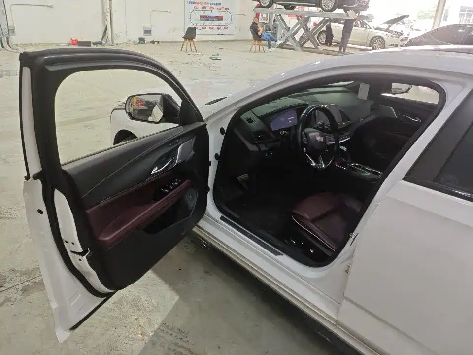 Cadillac CT4 28 T Distinguished