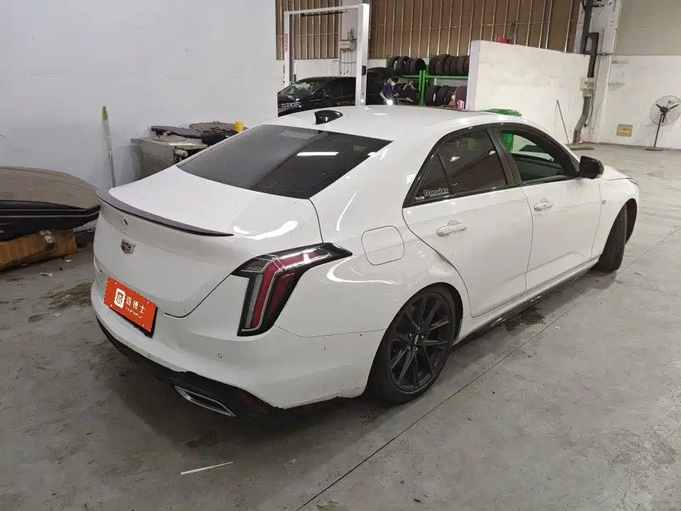 Cadillac CT4 28 T Distinguished