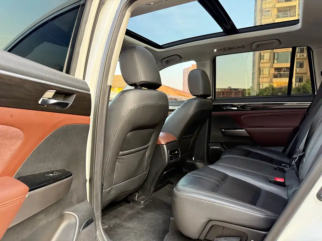 GAC Trumpchi GS8 320 T 2 WD Luxury Connected (7-seat)