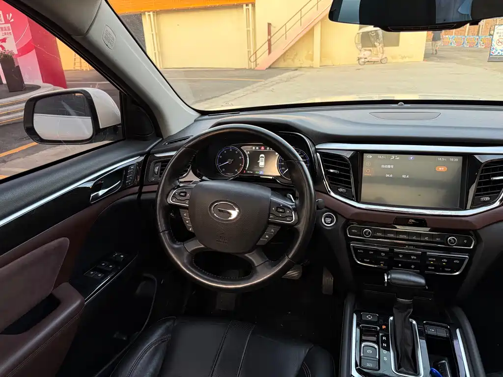 GAC Trumpchi GS8 320 T 2 WD Luxury Connected (7-seat)