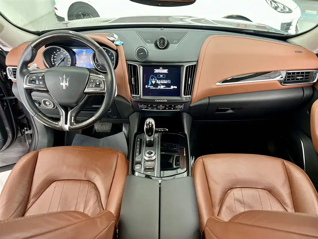 Levante 3.0 T Standard