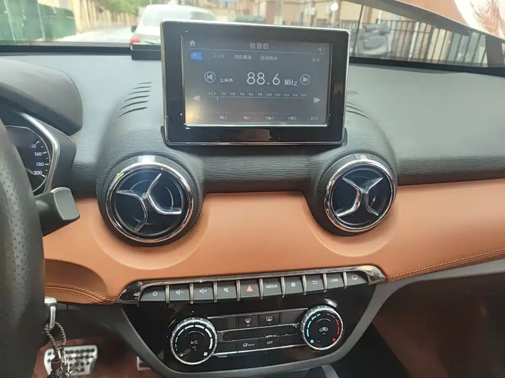 Senova X35 1.5 L Auto Luxury