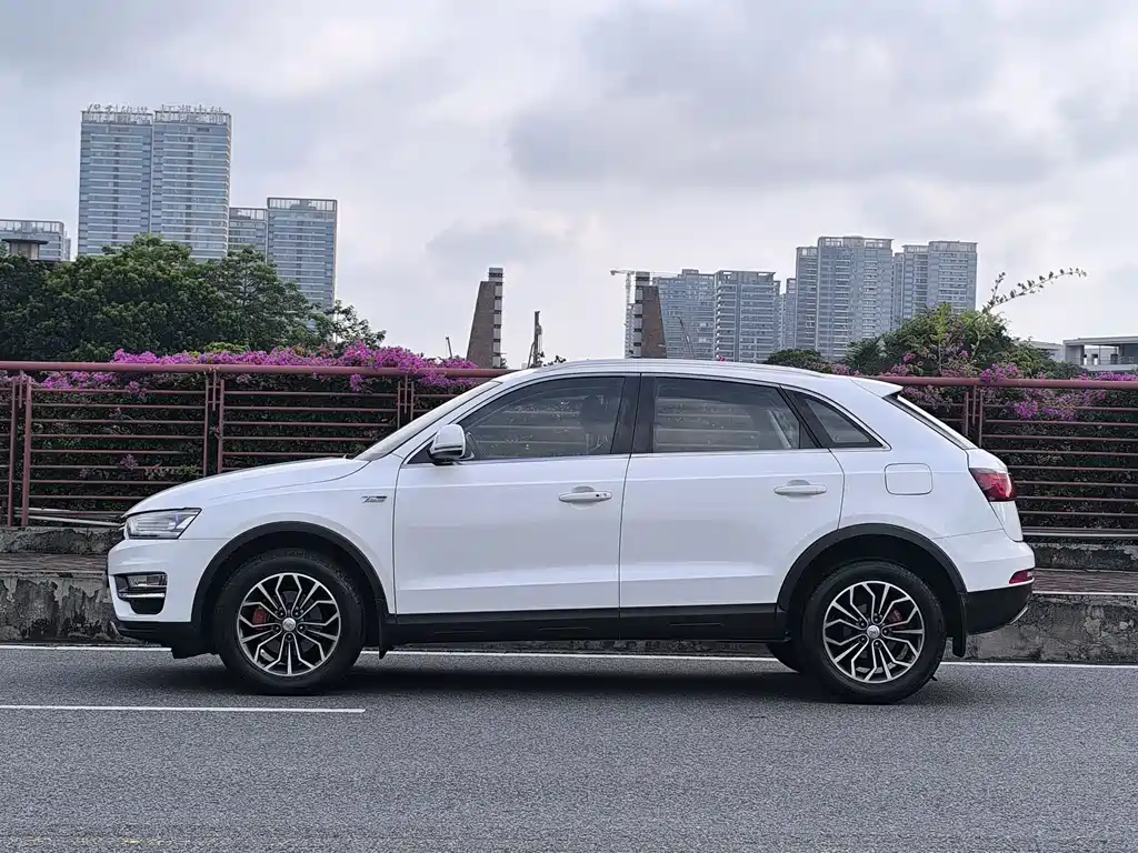 Zotye SR7 众泰SR7 2017款 1.5 T CVT魔方之梦版