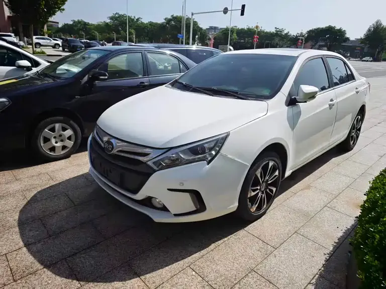 BYD Qin NEV 1.5 T Dual Crown Flagship