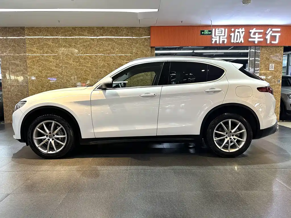 Stelvio 2.0 T 200 HP Luxury