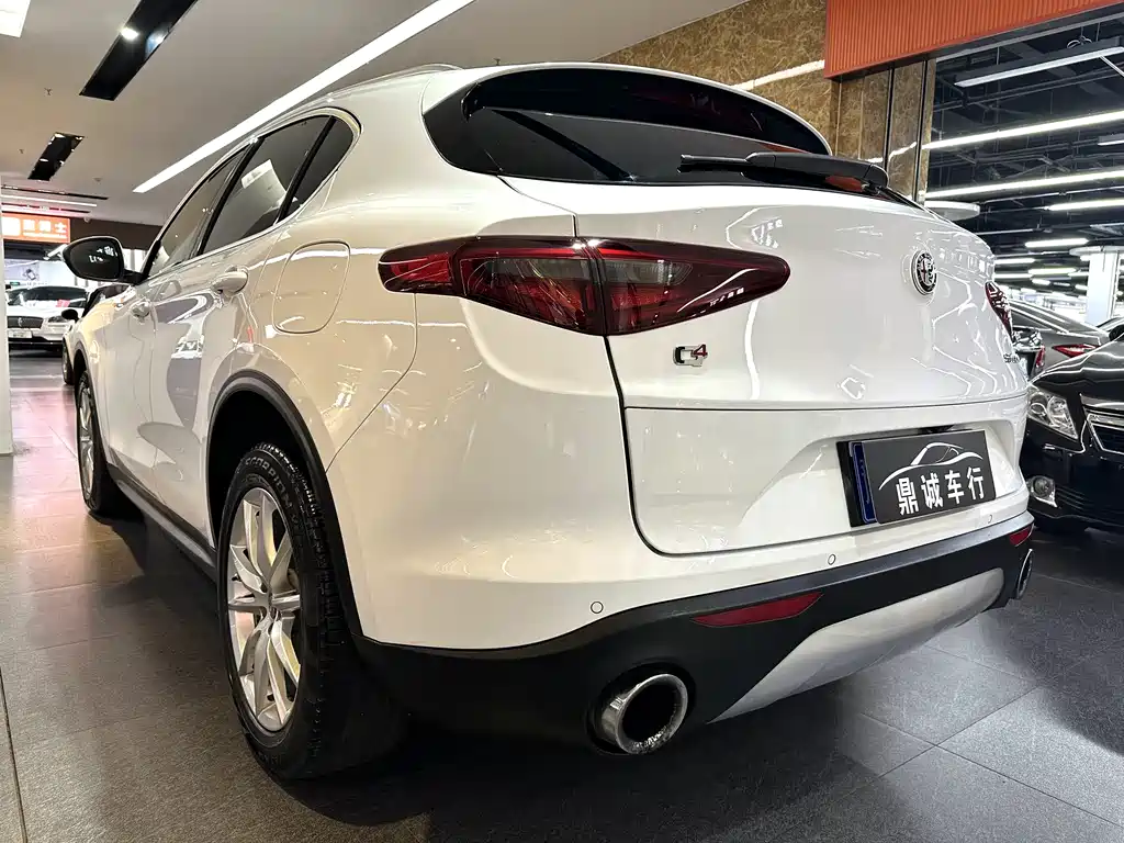 Stelvio 2.0 T 200 HP Luxury