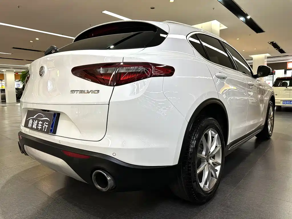 Stelvio 2.0 T 200 HP Luxury