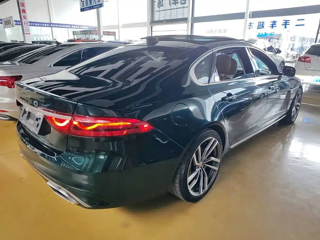 Jaguar XFL XFL 2.0 T P250 2 WD Premium Luxury Gilt